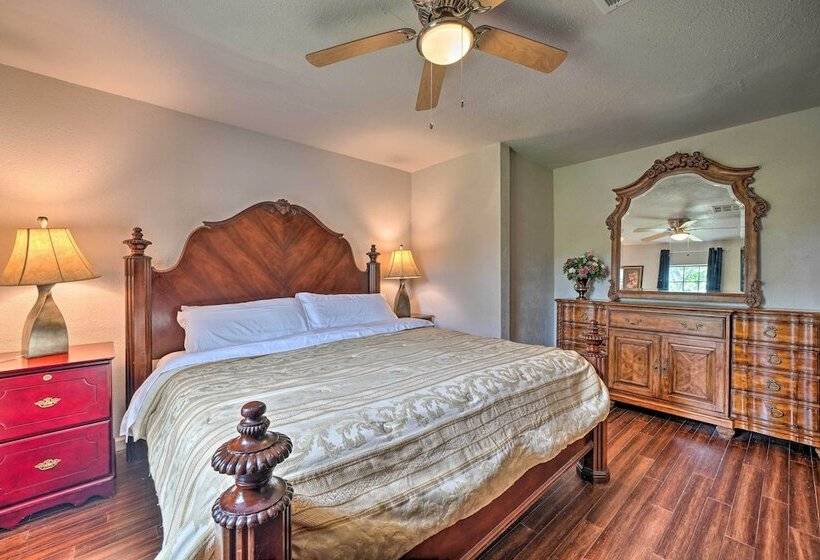 Okc Home W/ Fenced In Backyard & Pool Table