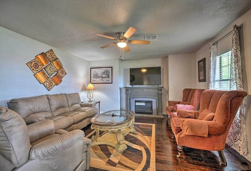 Okc Home W/ Fenced In Backyard & Pool Table