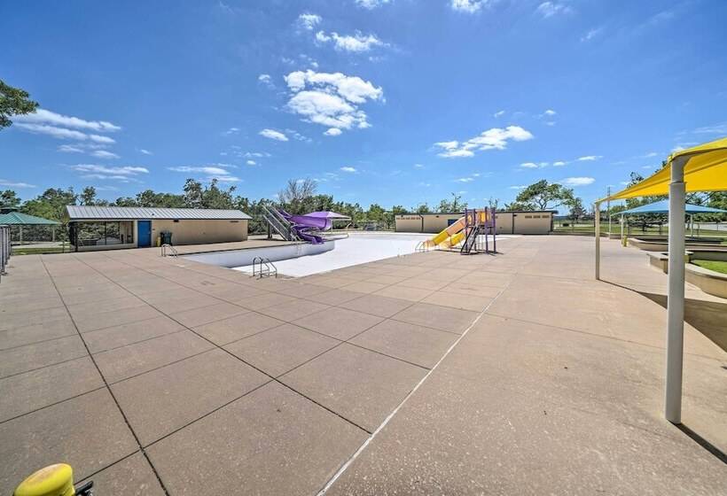 Okc Home W/ Fenced In Backyard & Pool Table