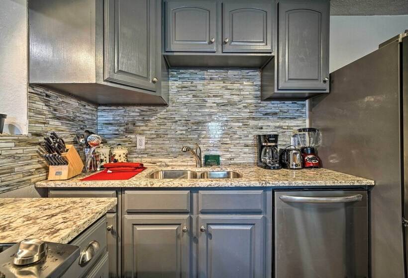 Okc Home W/ Fenced In Backyard & Pool Table