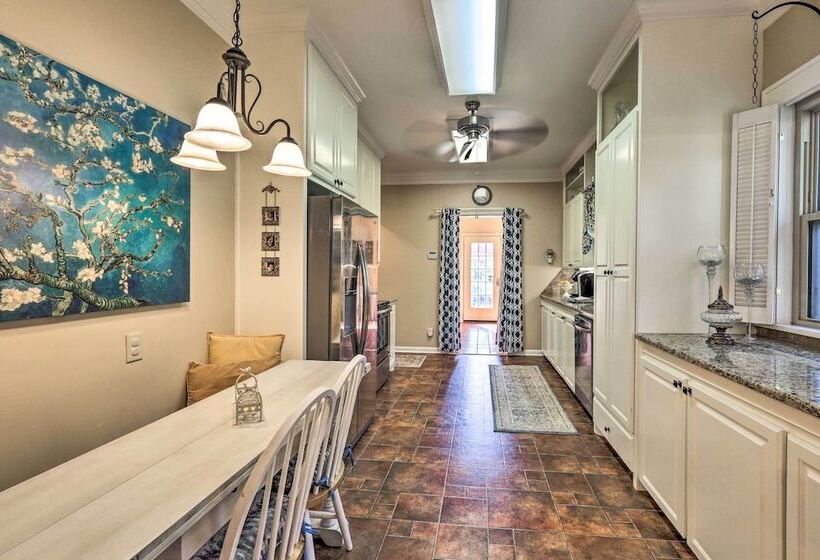 Walk To Midwestern State: Wichita Falls Cottage!