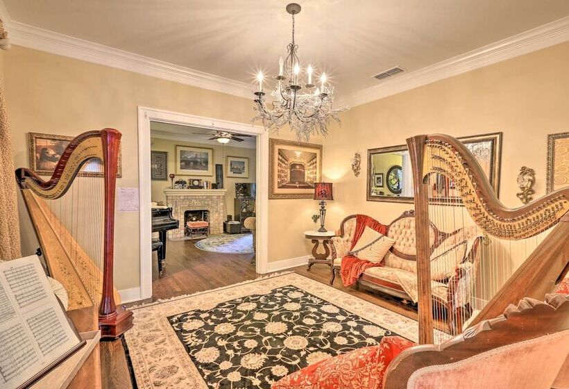 Walk To Midwestern State: Wichita Falls Cottage!