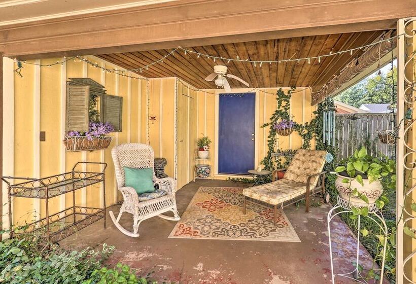 Walk To Midwestern State: Wichita Falls Cottage!