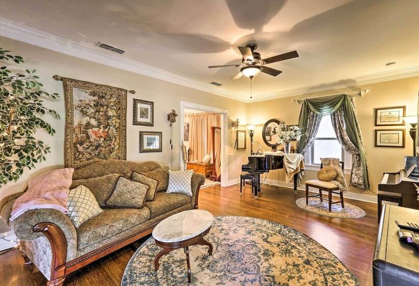 Walk To Midwestern State: Wichita Falls Cottage!