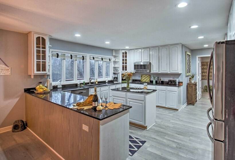 Lake Access, Hot Tub & 2 Decks: Ortonville Retreat