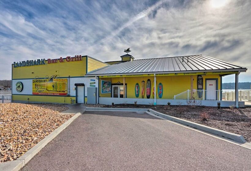 Osage Beach Home W/ Private Hot Tub: Near Lake!