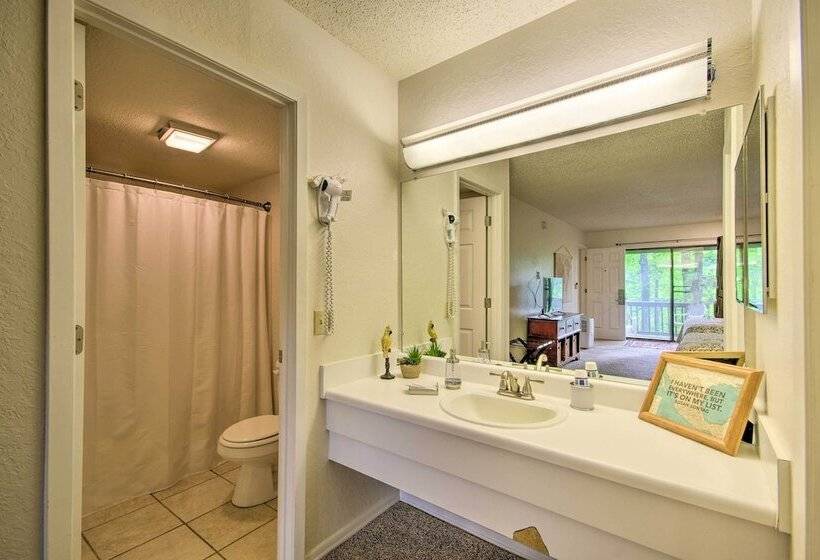 Osage Beach Home W/ Private Hot Tub: Near Lake!