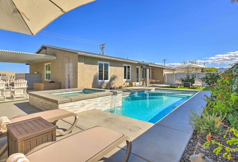 Palm Springs Pad W/ Outdoor Kitchen + Views!