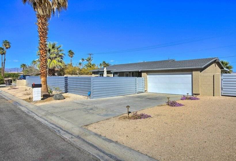 Palm Springs Pad W/ Outdoor Kitchen + Views!