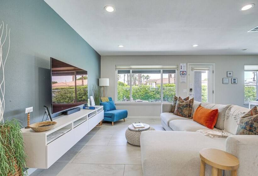 Palm Springs Pad W/ Outdoor Kitchen + Views!