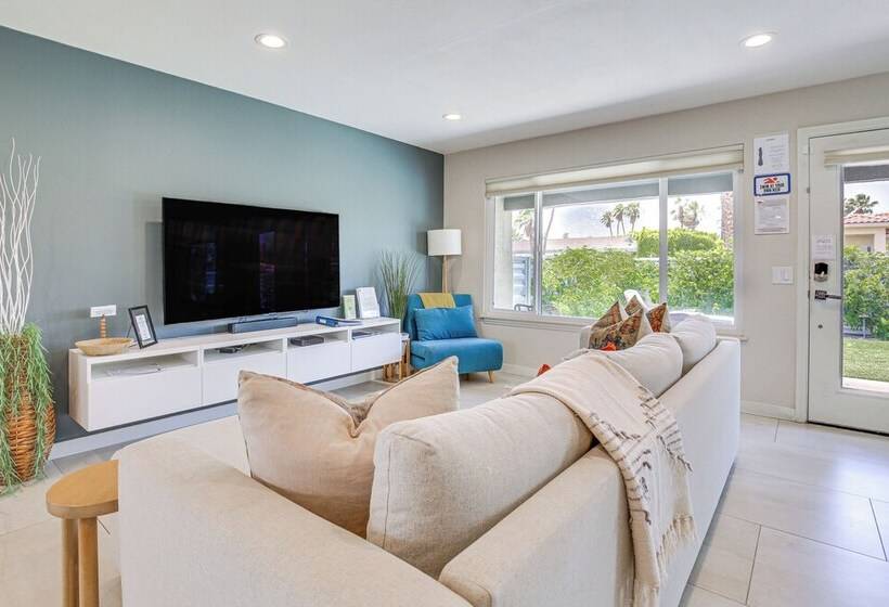 Palm Springs Pad W/ Outdoor Kitchen + Views!