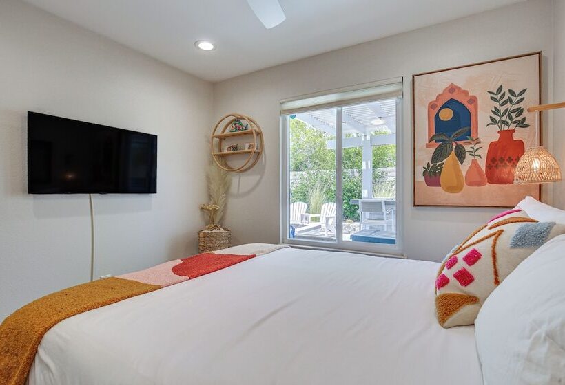 Palm Springs Pad W/ Outdoor Kitchen + Views!