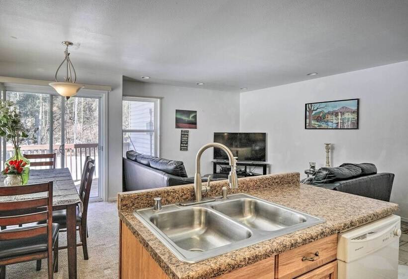 Peaceful Alaskan Escape: 13 Mi To Fairbanks!