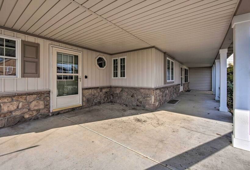 Peaceful Bird In Hand Home W/ Farmland Views!