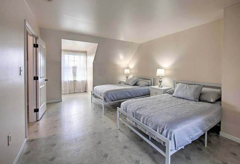 Peaceful Bird In Hand Home W/ Farmland Views!