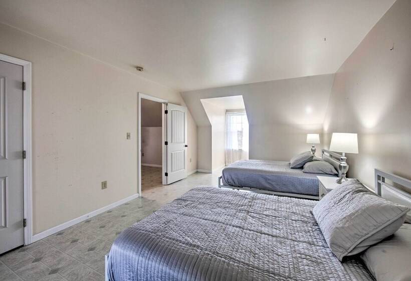 Peaceful Bird In Hand Home W/ Farmland Views!