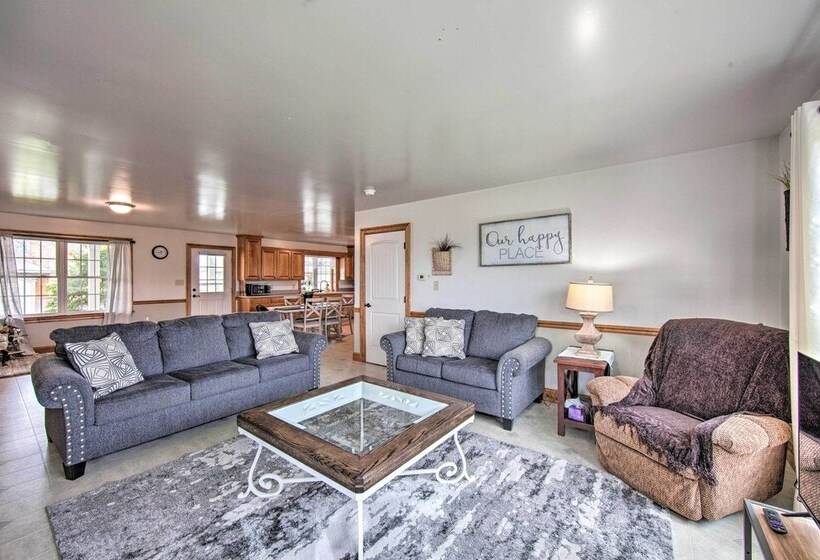 Peaceful Bird In Hand Home W/ Farmland Views!