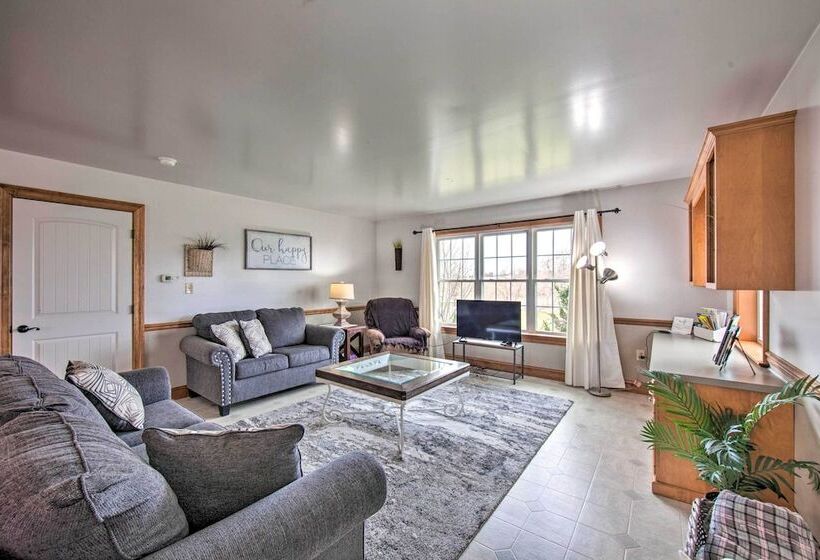 Peaceful Bird In Hand Home W/ Farmland Views!