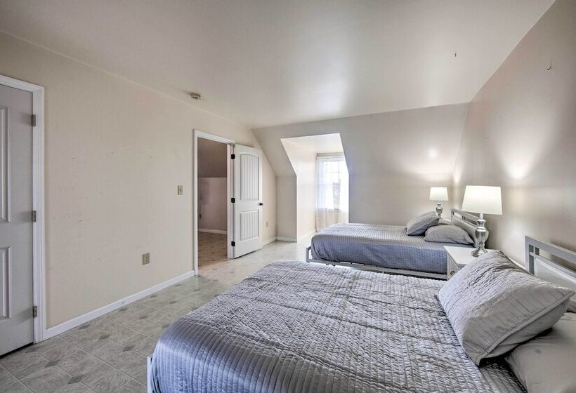 Peaceful Bird In Hand Home W/ Farmland Views!