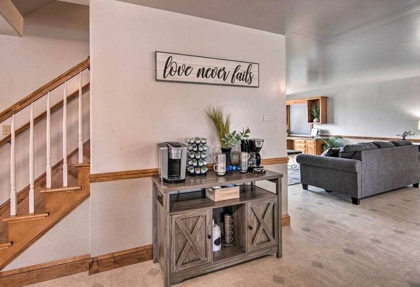 Peaceful Bird In Hand Home W/ Farmland Views!