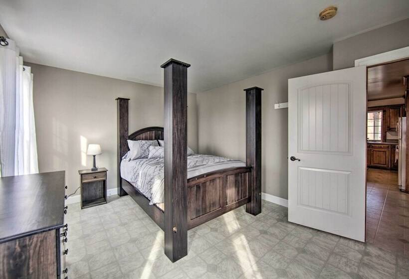 Peaceful Bird In Hand Home W/ Farmland Views!