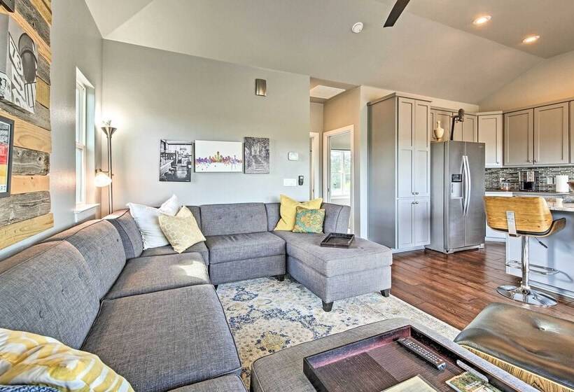 Peaceful Hill Country Hideaway W/ Pond Views