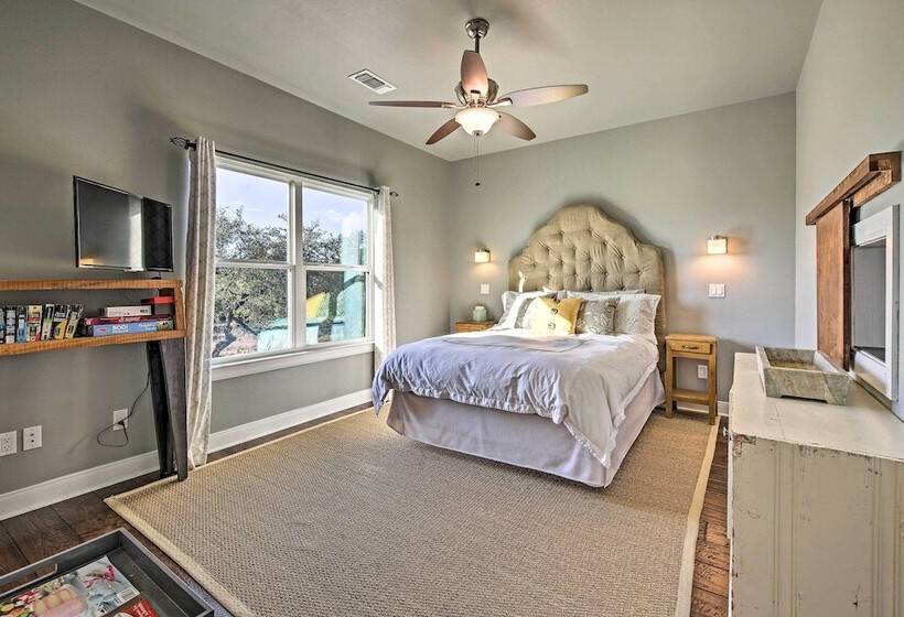 Peaceful Hill Country Hideaway W/ Pond Views
