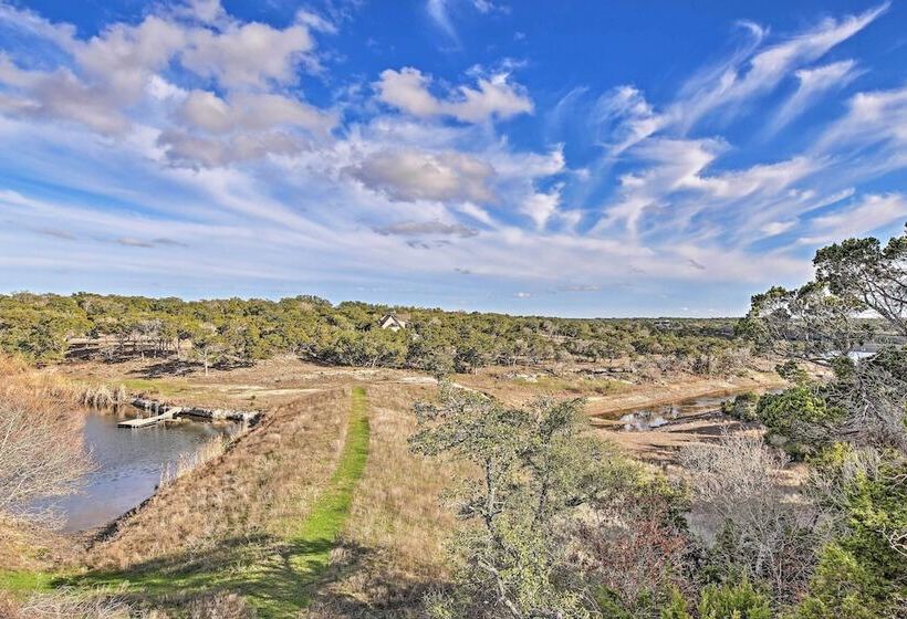 Peaceful Hill Country Hideaway W/ Pond Views
