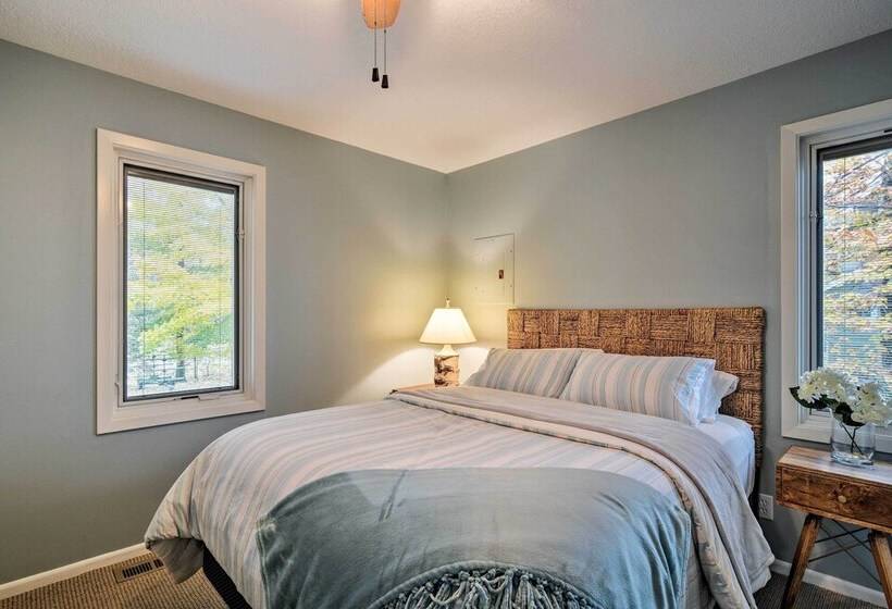 Fire Pit, Smart Tv: Waterfront Charlevoix Home