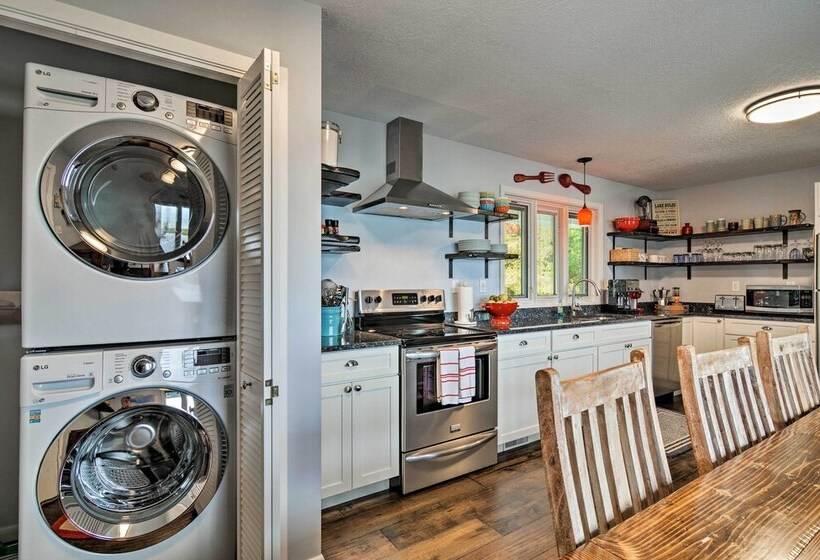 Fire Pit, Smart Tv: Waterfront Charlevoix Home