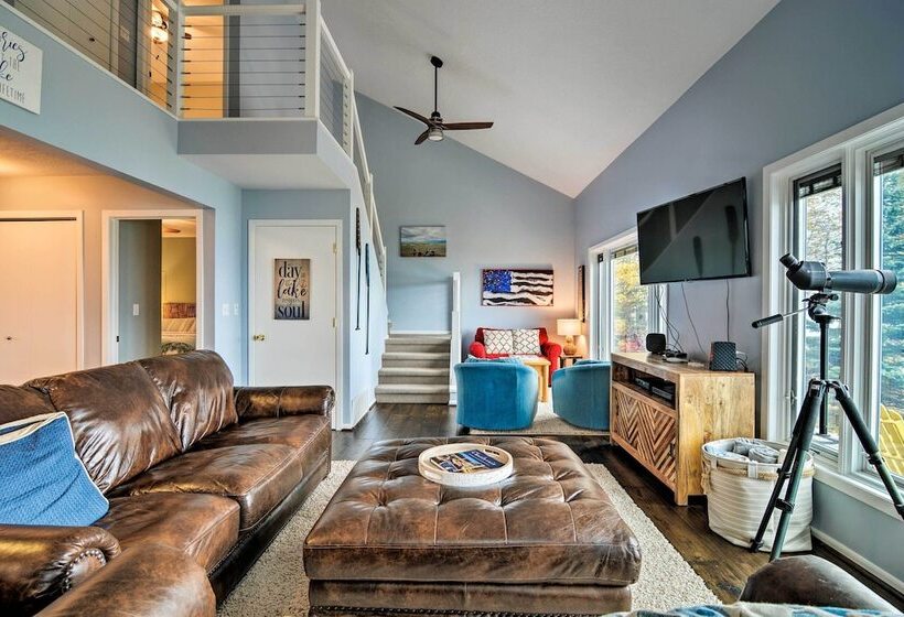 Fire Pit, Smart Tv: Waterfront Charlevoix Home