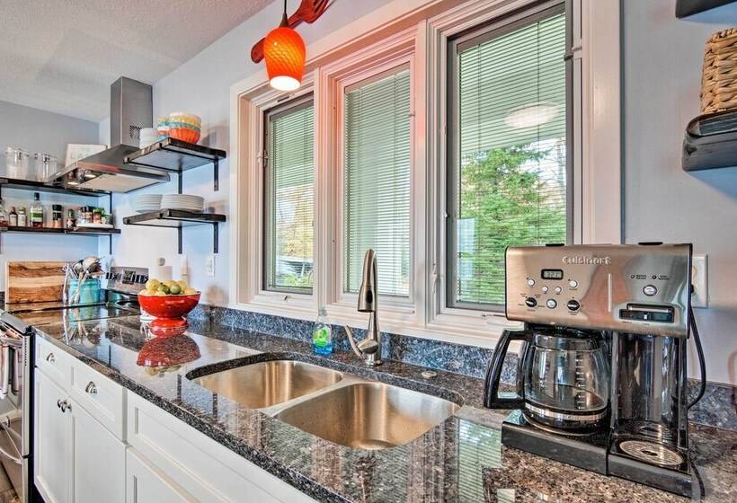 Fire Pit, Smart Tv: Waterfront Charlevoix Home