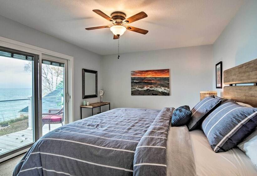 Fire Pit, Smart Tv: Waterfront Charlevoix Home