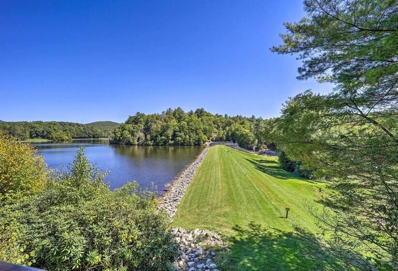 Peaceful Newland Family Cottage W/ 2 Decks!