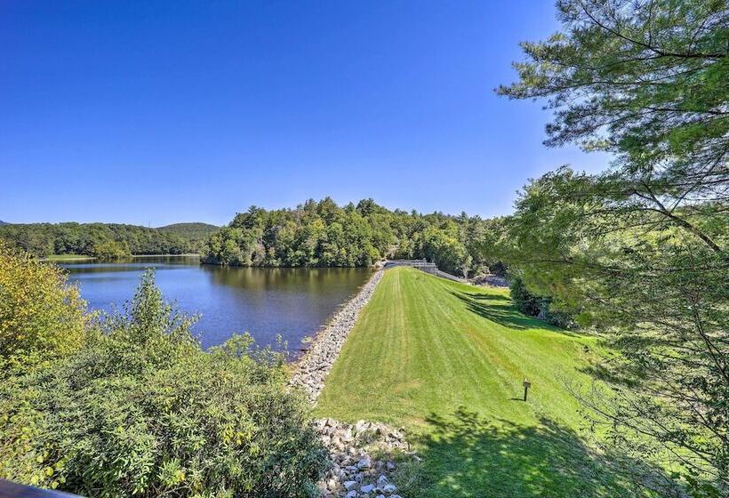 Peaceful Newland Family Cottage W/ 2 Decks!