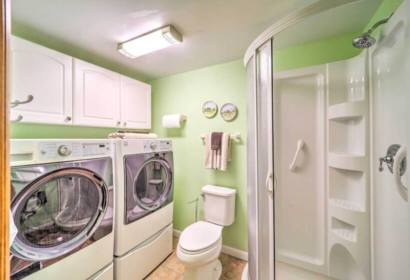 Peaceful Newland Family Cottage W/ 2 Decks!