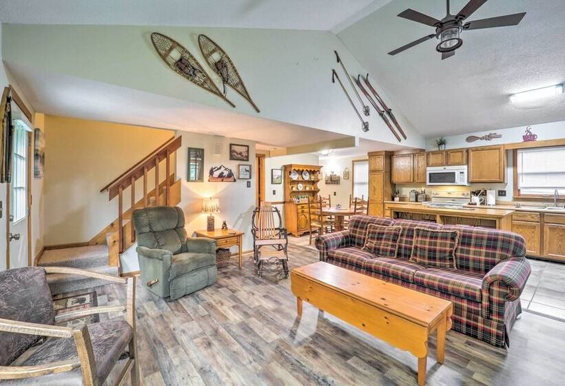 Peaceful Newland Family Cottage W/ 2 Decks!