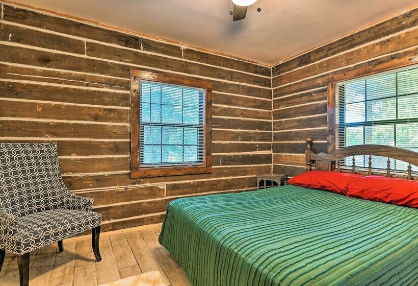 Peaceful Pet Friendly Cabin On Nueces River!