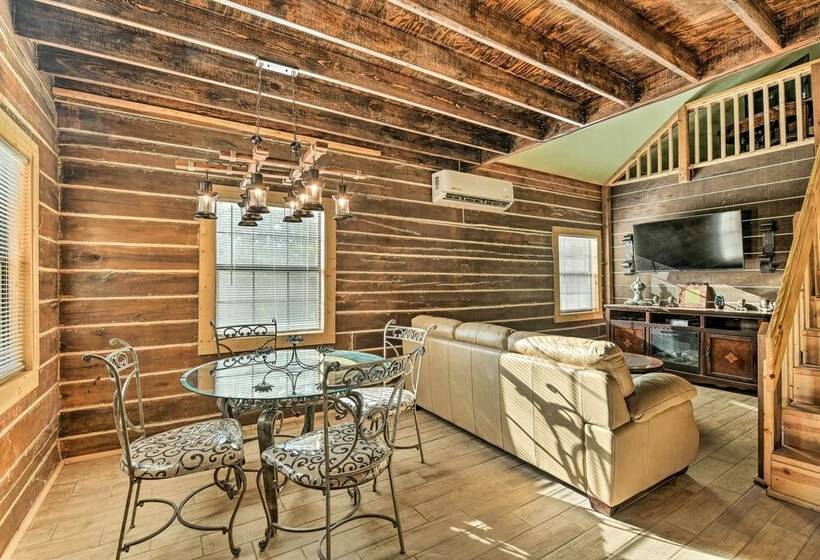 Peaceful Pet Friendly Cabin On Nueces River!