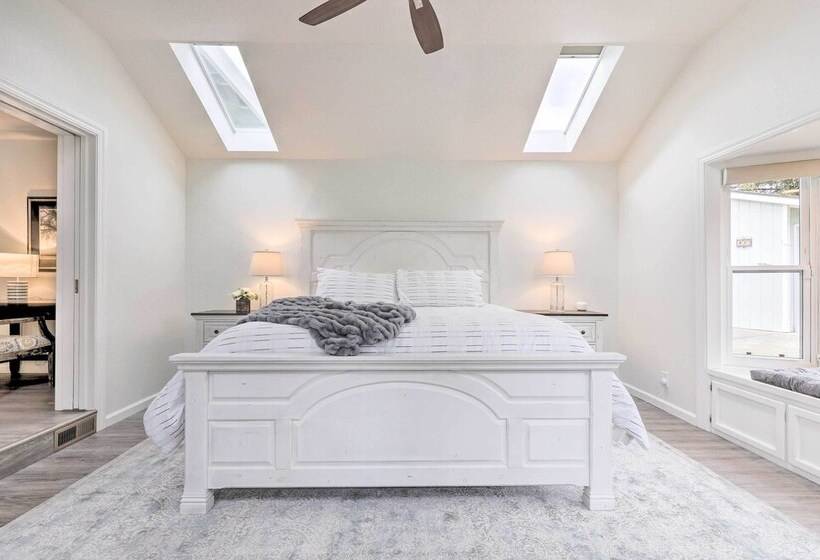 Peaceful Windsor Retreat W/ Private Hot Tub!