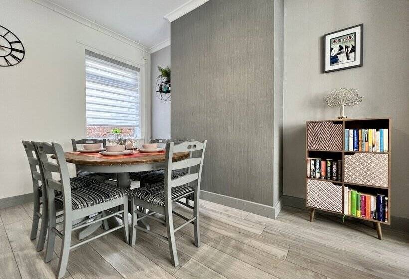 膳宿费 Daubney House