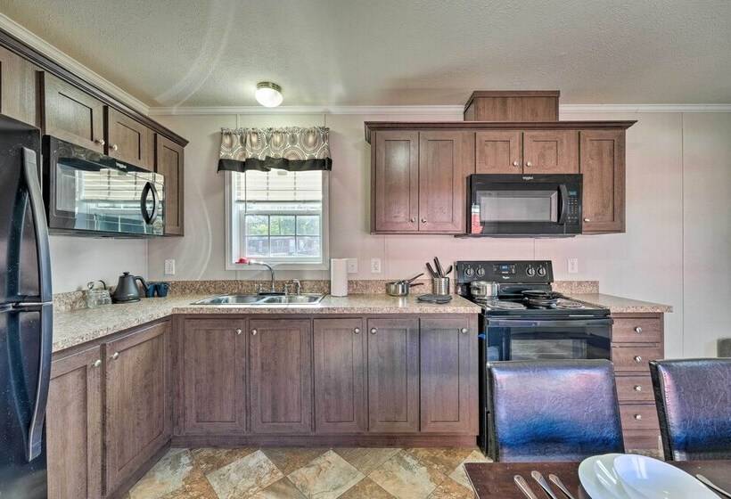 Pet Friendly Cassolopis Escape, Near Lake!