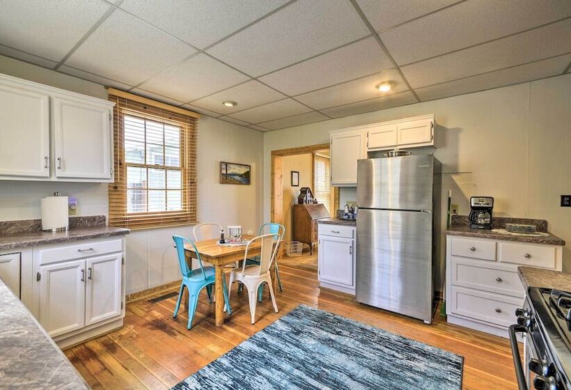 Pet Friendly Cody Home   Walk To Main Street!