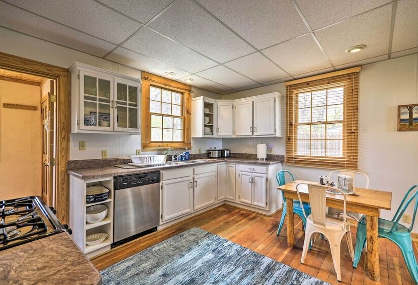 Pet Friendly Cody Home   Walk To Main Street!