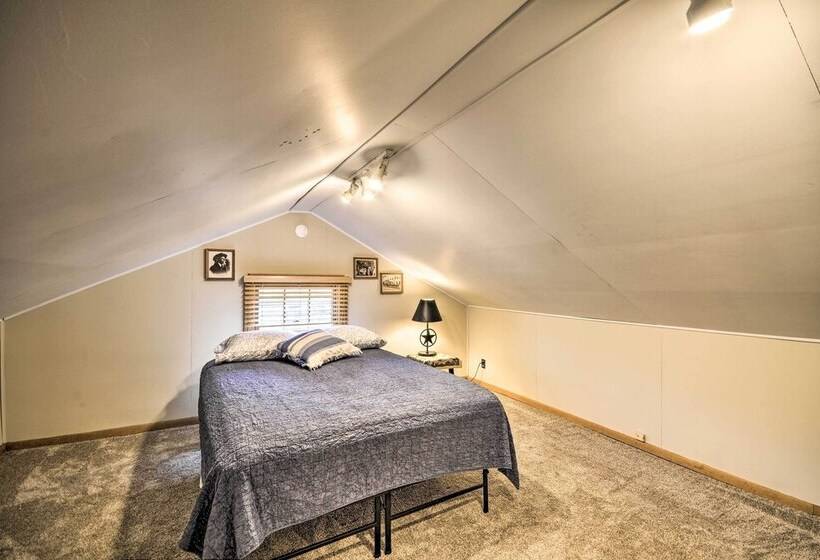 Pet Friendly Cody Home   Walk To Main Street!