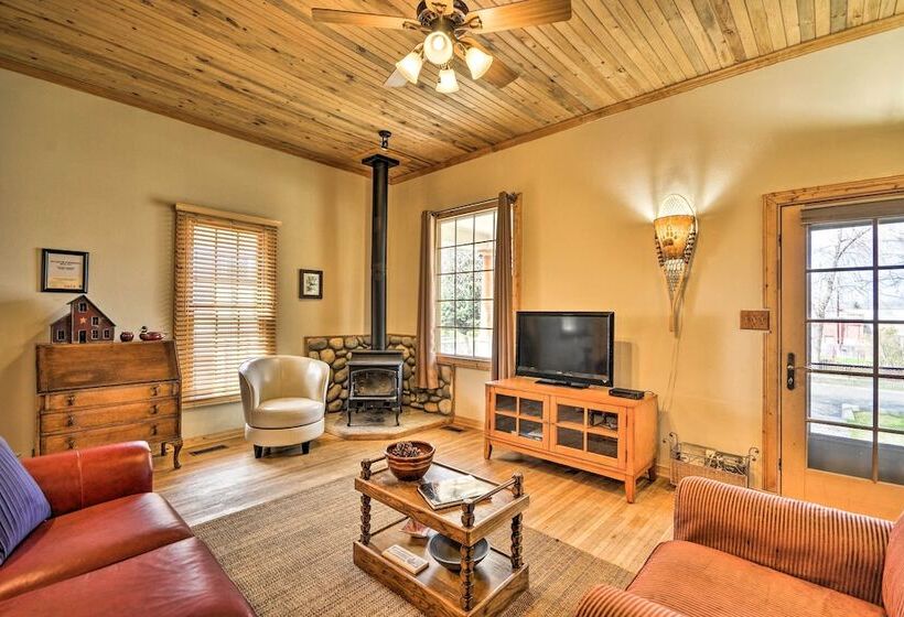 Pet Friendly Cody Home   Walk To Main Street!