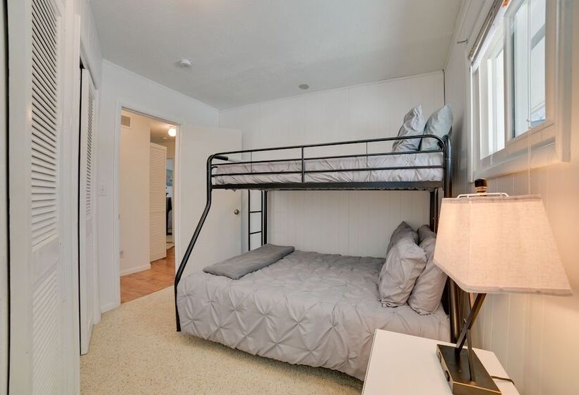 Cozy Michigan Retreat Walk To Lake Charlevoix!