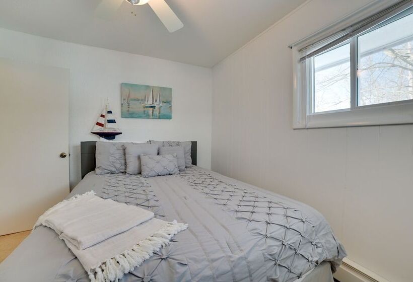 Cozy Michigan Retreat Walk To Lake Charlevoix!