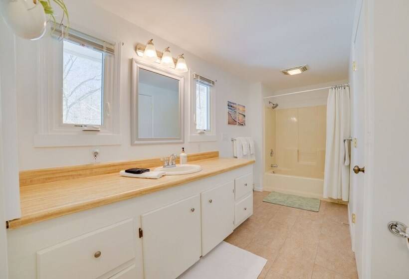 Cozy Michigan Retreat Walk To Lake Charlevoix!