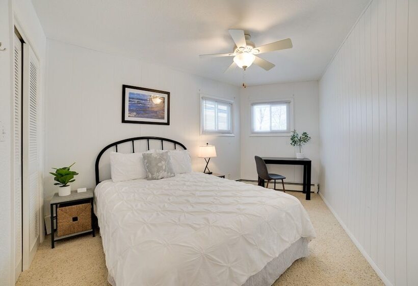 Cozy Michigan Retreat Walk To Lake Charlevoix!